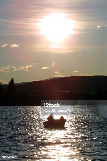 Boater Sylwetka - zdjęcia stockowe i więcej obrazów Stan Montana - Stan Montana, Sylwetka, Łowić ryby