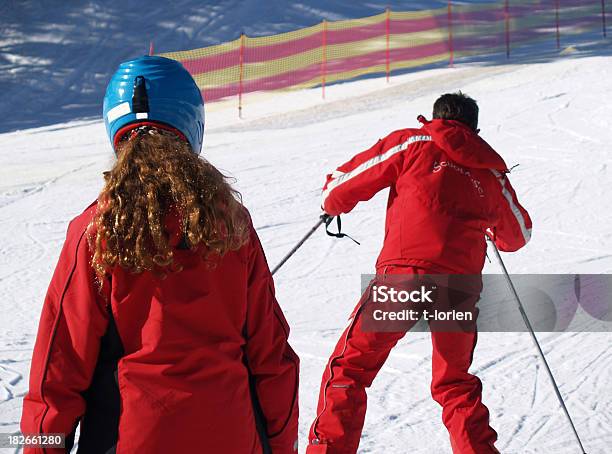 Escola De Esqui - Fotografias de stock e mais imagens de Adulto - Adulto, Alpes Europeus, Ao Ar Livre