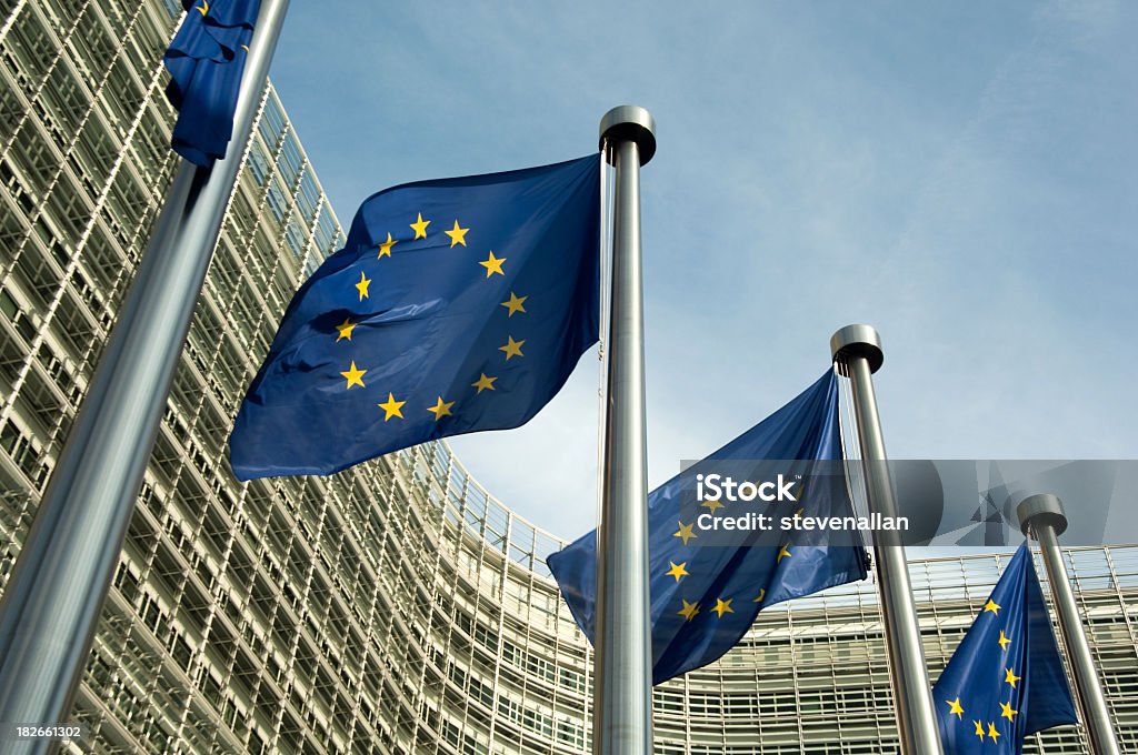 Euro Fahnen der Europäischen Kommission - Lizenzfrei Europäische Kommission Stock-Foto