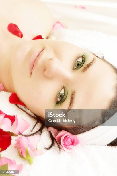 Belleza Eyed Green Foto de stock y más banco de imágenes de Adulto - Adulto, Amor - Sentimiento, Aromaterapia