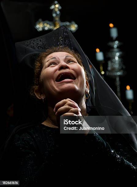 Luto Foto de stock y más banco de imágenes de Funeral - Funeral, Etnia Latinoamericana, Ortodoxia