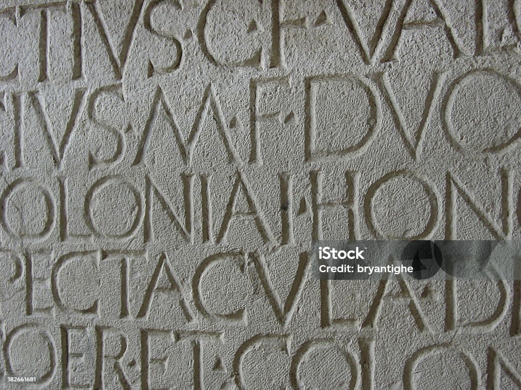 Roman stone lettere - Foto stock royalty-free di Arte dell'antichità