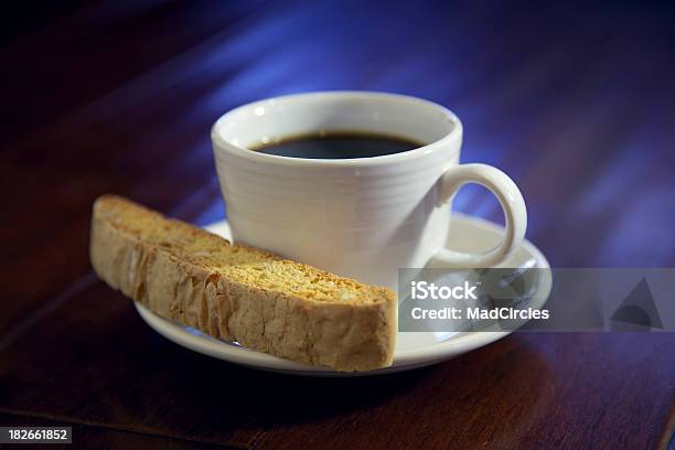 Foto de Xícara De Café E Biscoito e mais fotos de stock de Bebida - Bebida, Bebida quente, Biscoito