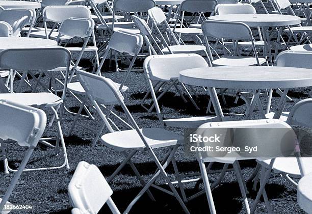 Kunststoff Tische Stühlen Stockfoto und mehr Bilder von Kraft - Kraft, Offizielles Treffen, Stuhl