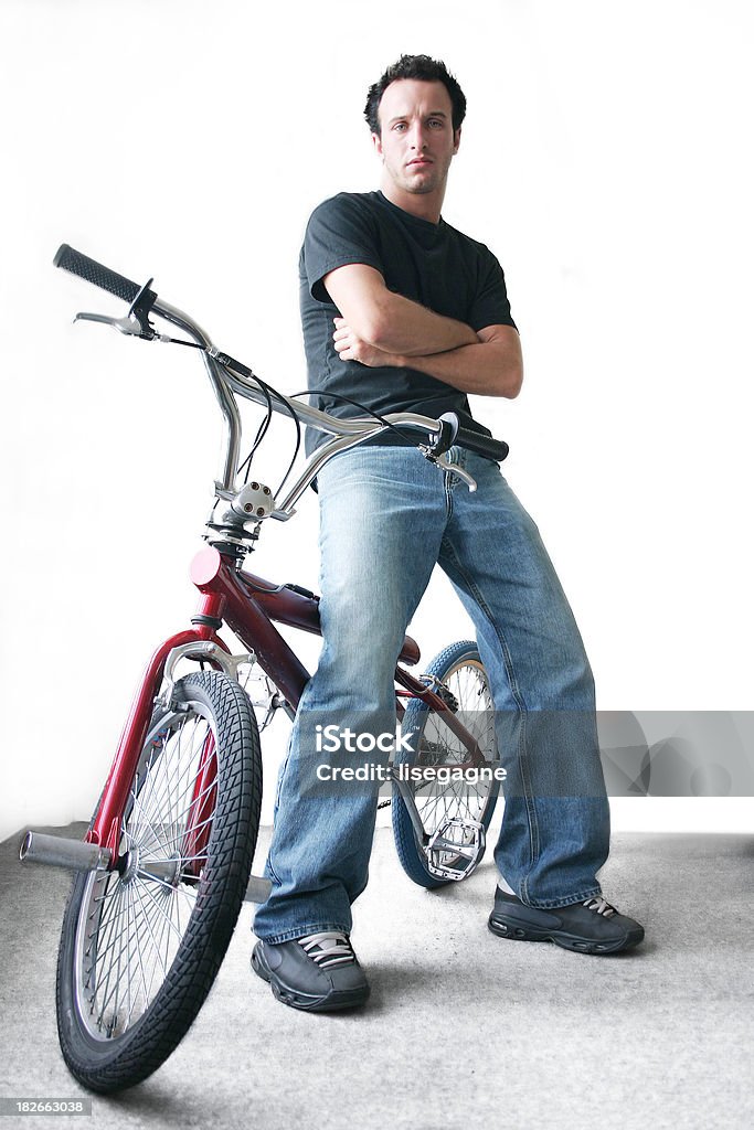 Jovem e sua bicicleta - Foto de stock de Bicicleta royalty-free