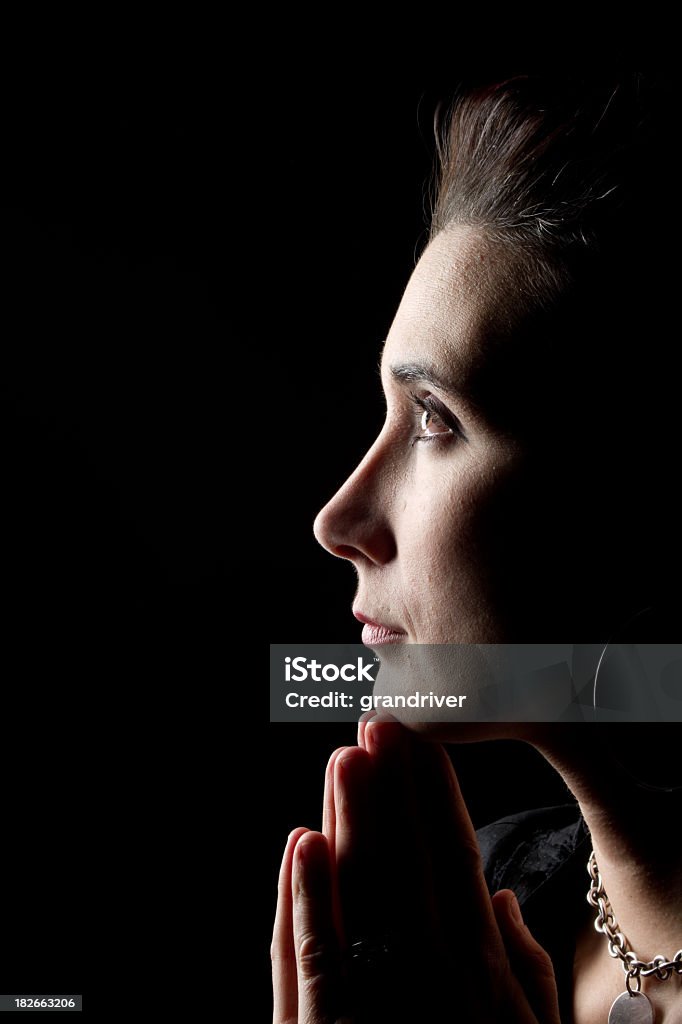 Mujer en la oración - Foto de stock de Adulto libre de derechos