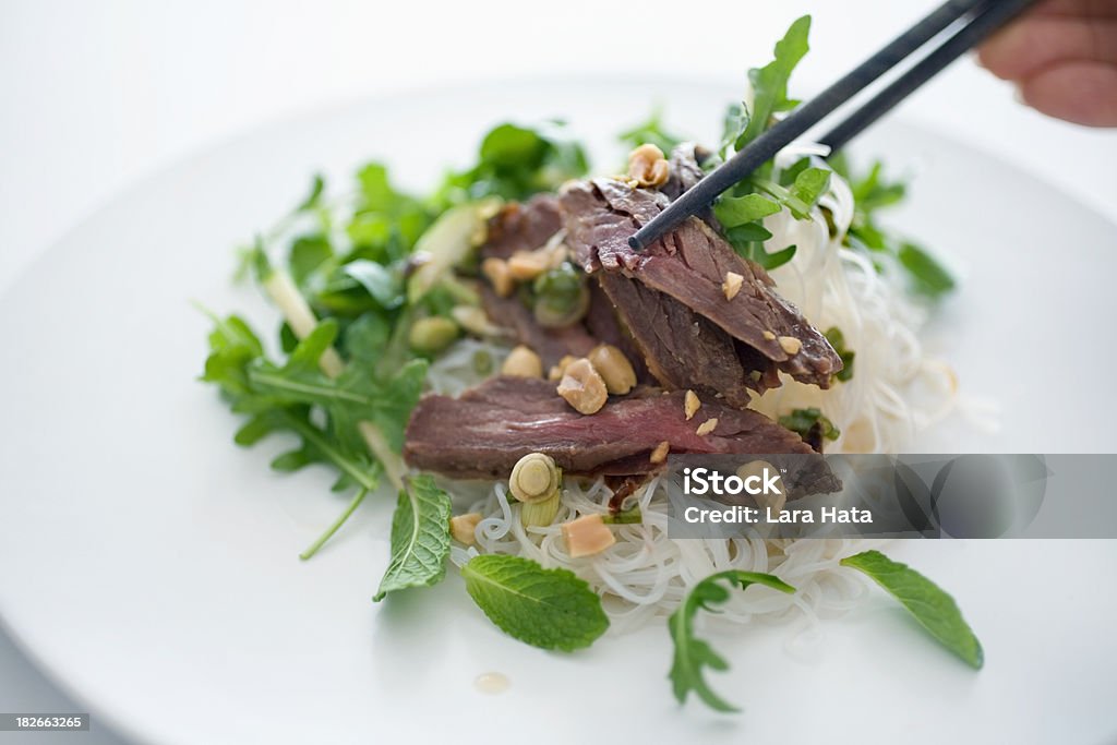 Asiatische Nudelgerichte Salat mit Rindfleisch - Lizenzfrei Brunnenkresse Stock-Foto