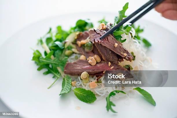 Asiatische Nudelgerichte Salat Mit Rindfleisch Stockfoto und mehr Bilder von Brunnenkresse - Brunnenkresse, Rindfleisch, Salat - Speisen