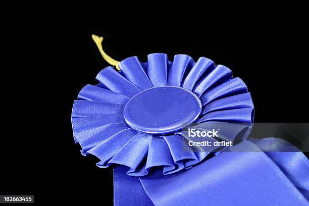 Blue Ribbon Na Czarnym - zdjęcia stockowe i więcej obrazów Bodziec - Bodziec, Bohater, Ciemnoniebieski