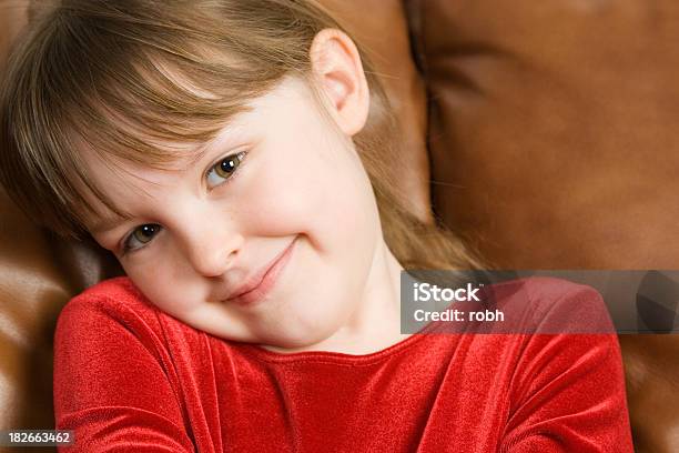 Carino Bambino - Fotografie stock e altre immagini di 6-7 anni - 6-7 anni, Allegro, Bambine femmine
