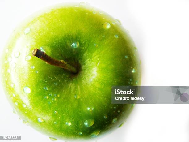 Foto de Wet Maçã Granny Smith e mais fotos de stock de Maçã - Maçã, Alimentação Saudável, Comida