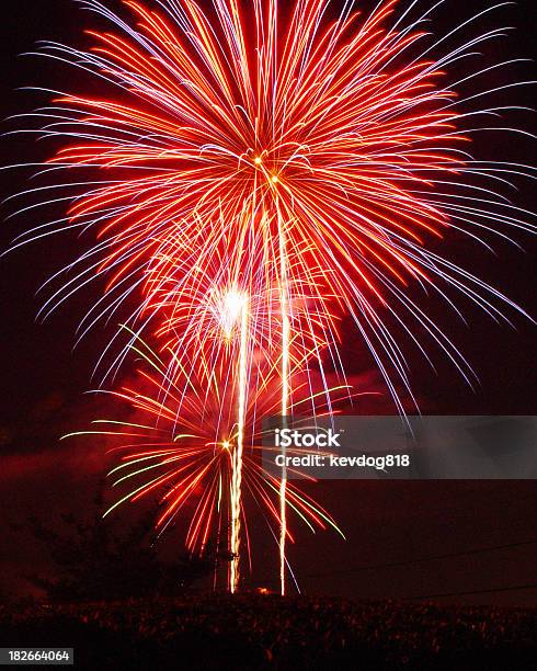 Fogos De Artifício - Fotografias de stock e mais imagens de 4 de Julho - 4 de Julho, Comemoração - Conceito, Explodir