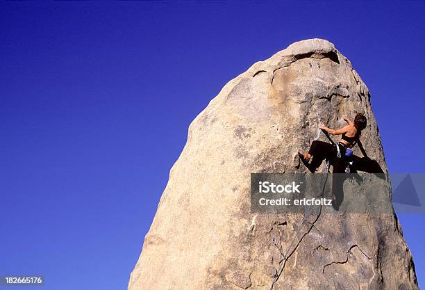 Rock Climber Foto de stock y más banco de imágenes de Actividades recreativas - Actividades recreativas, Adulto, Aire libre