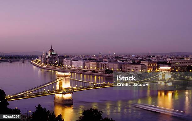 Budapeszt Nocą - zdjęcia stockowe i więcej obrazów Budapeszt - Budapeszt, Budynek parlamentu, Budynek z zewnątrz