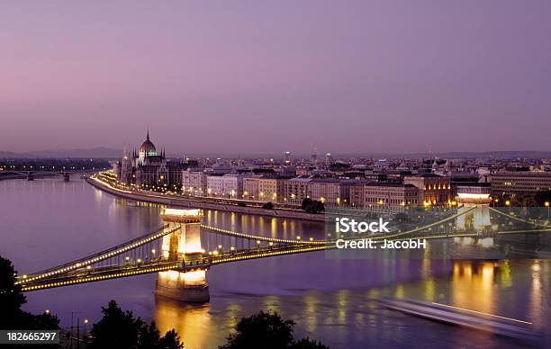 Budapeste Pela Noite - Fotografias de stock e mais imagens de Anoitecer - Anoitecer, Budapeste, Capitais internacionais