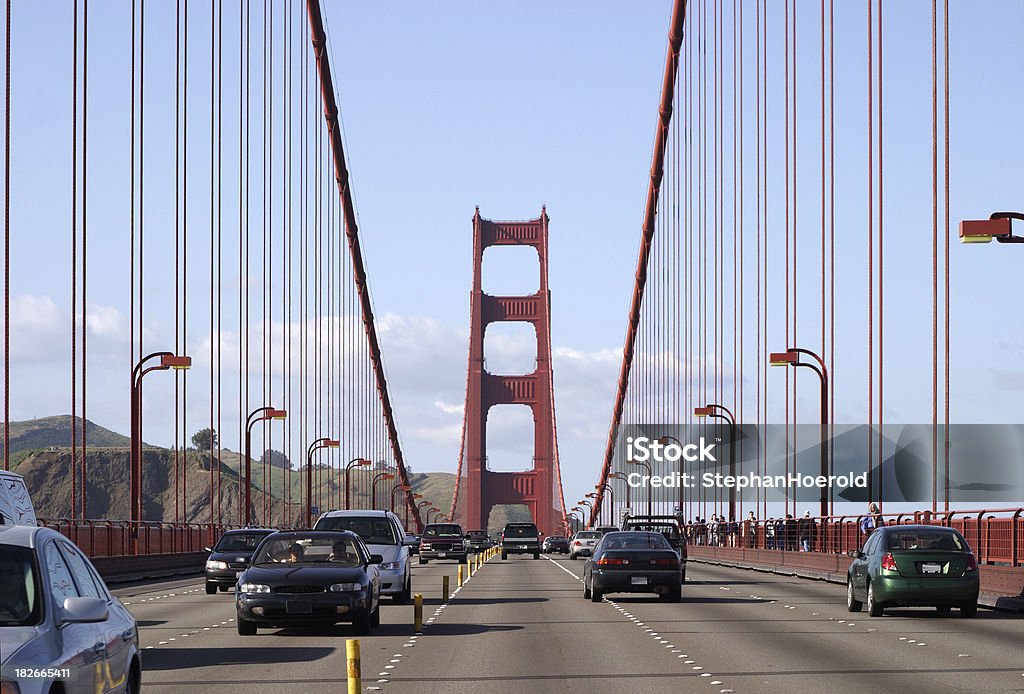 Il Golden Gate Bridge nella corsia centrale - Foto stock royalty-free di Golden Gate