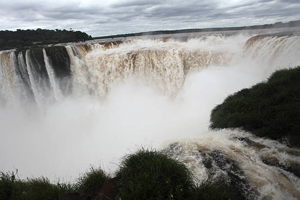 istock Iguazu falls, Brazil 182665546