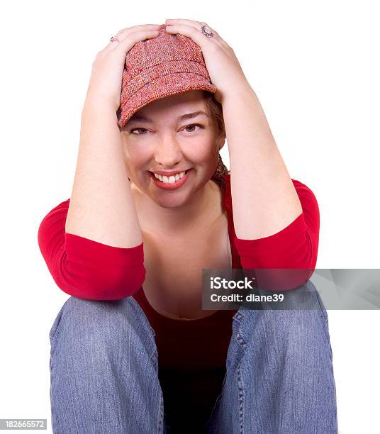 Dziewczyna Z Kapelusz - zdjęcia stockowe i więcej obrazów Brązowe włosy - Brązowe włosy, Codzienne ubranie, Czerwony