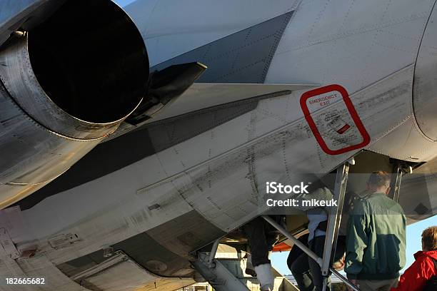 Na Pokład Pasażerów Na Lotnisku W Jet Samolot W Podróży - zdjęcia stockowe i więcej obrazów Arktyka