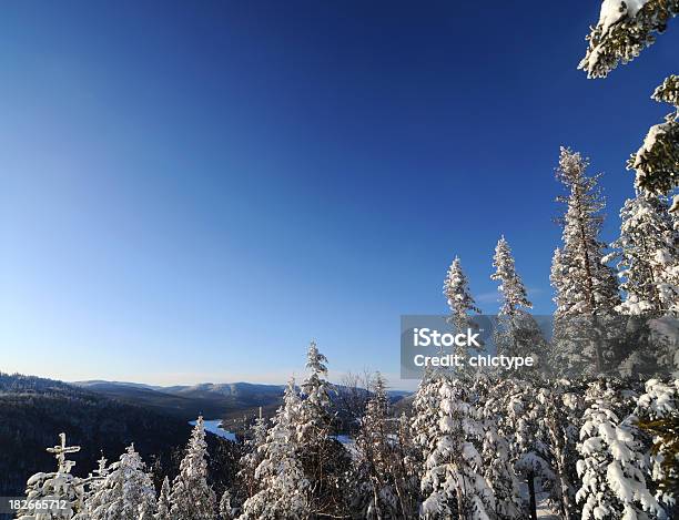 Zimowy Krajobraz - zdjęcia stockowe i więcej obrazów Bez ludzi - Bez ludzi, Bezchmurne niebo, Biały