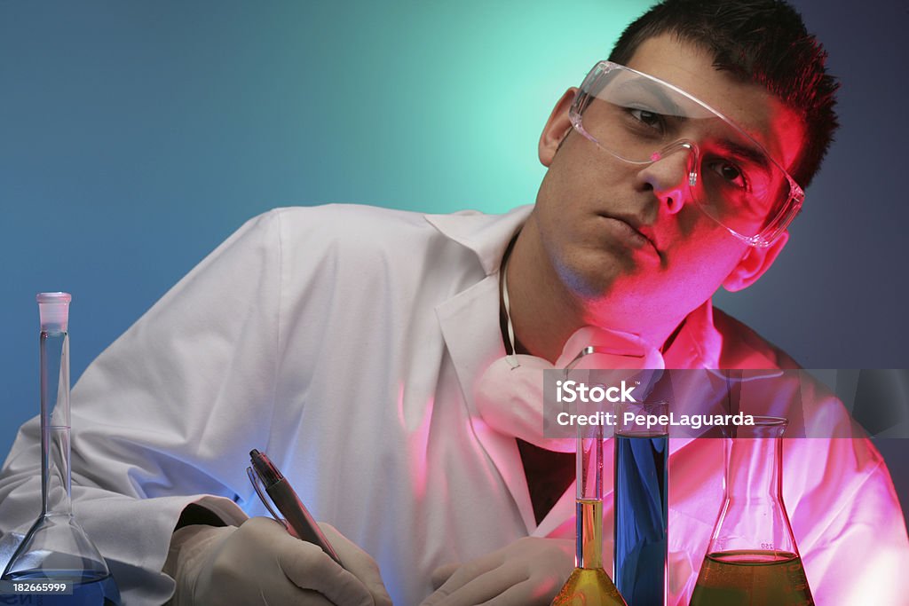 Química de investigación - Foto de stock de 25-29 años libre de derechos