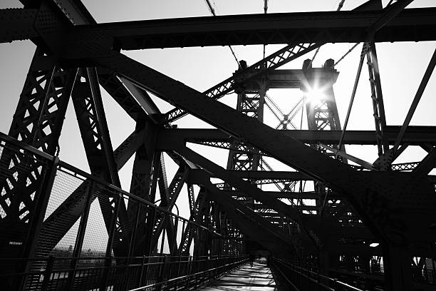 istock Williamsburg Bridge New York City Sunrise 182666081