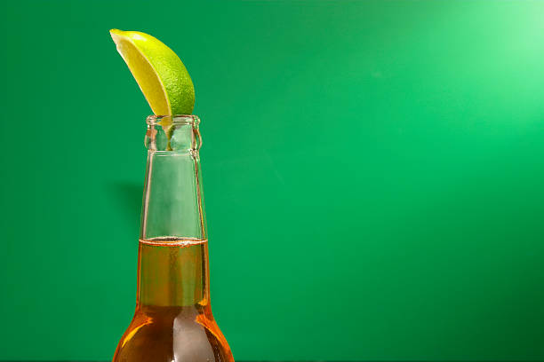 Tithonia cerveja com Cal em verde - fotografia de stock