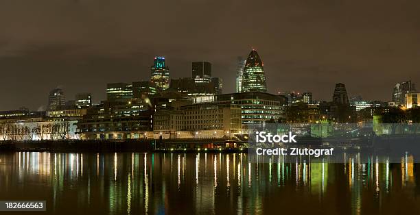 Skyline Di Londra Di Notte Xxxl - Fotografie stock e altre immagini di Affari - Affari, Ambientazione esterna, Architettura