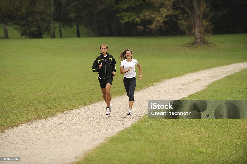 Coppia jogging - Foto stock royalty-free di 20-24 anni