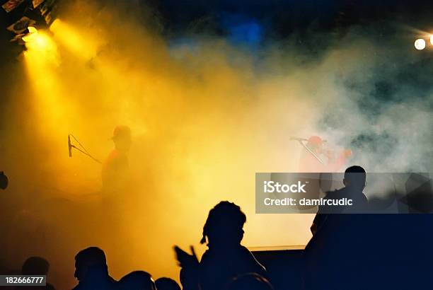 Foto de Show De Rock e mais fotos de stock de Músico de rock - Músico de rock, Plano de Fundo, Cantar