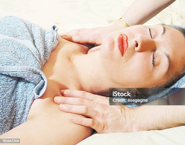 Massage 01 Stockfoto und mehr Bilder von Entspannung - Entspannung, Erwachsene Person, Fotografie