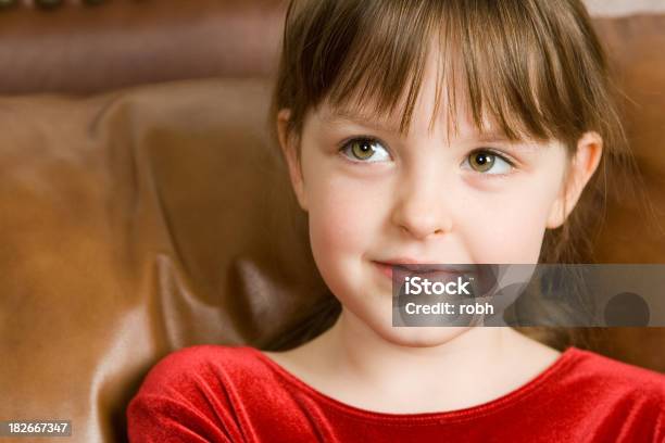 Süßes Mädchen Stockfoto und mehr Bilder von 6-7 Jahre - 6-7 Jahre, Auge, Betrachtung