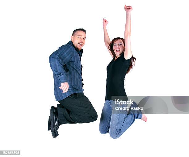행복함 커플입니다 점프에 대한 스톡 사진 및 기타 이미지 - 점프, 2명, 신남