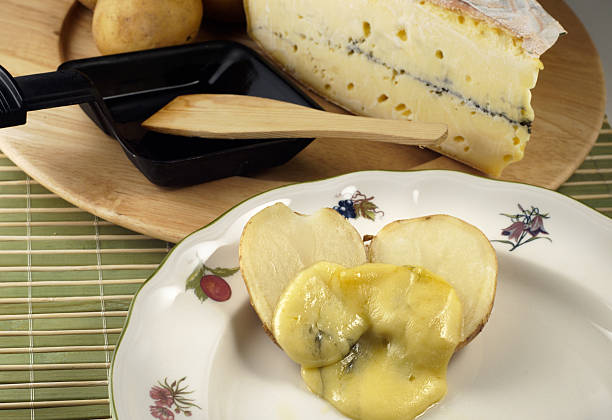 раклетт - raclette apres ski fondue cheese стоковые фото и изображения