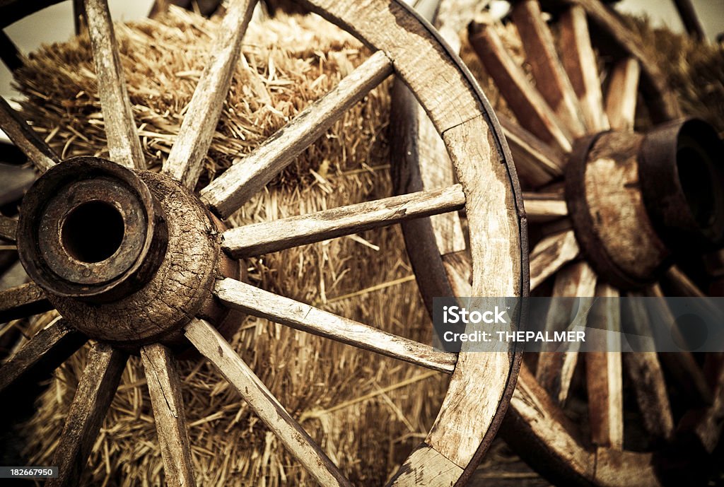 chuck wagon rodas - Foto de stock de Abandonado royalty-free