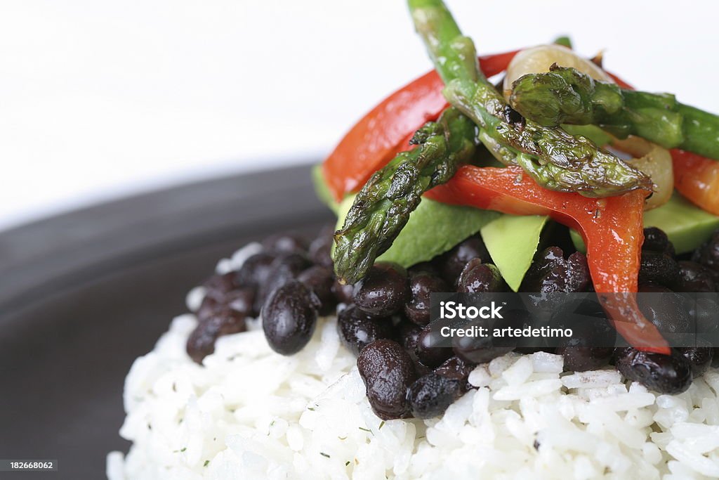 Feijão-preto e arroz com legumes - Foto de stock de Abacate royalty-free
