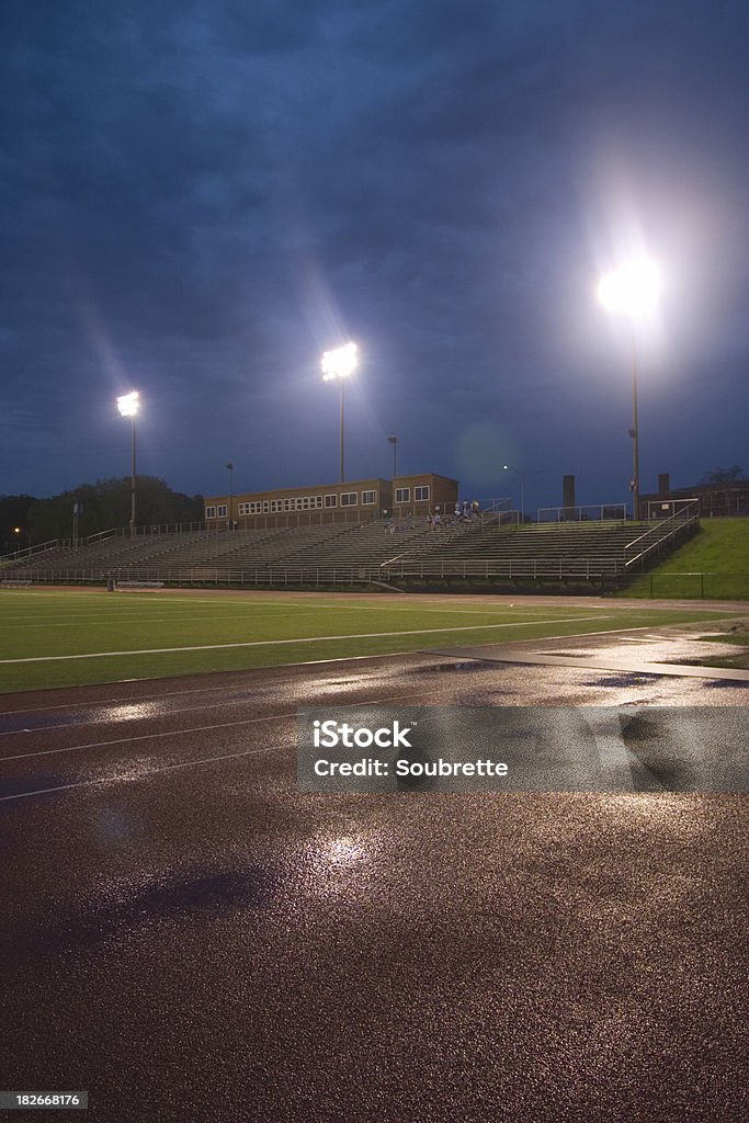 Luzes de noite de sexta-feira - Foto de stock de Pista de Esporte royalty-free