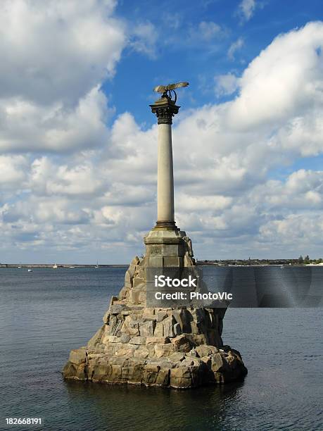 Monumento Di Onore - Fotografie stock e altre immagini di Acqua - Acqua, Ala di animale, Animale