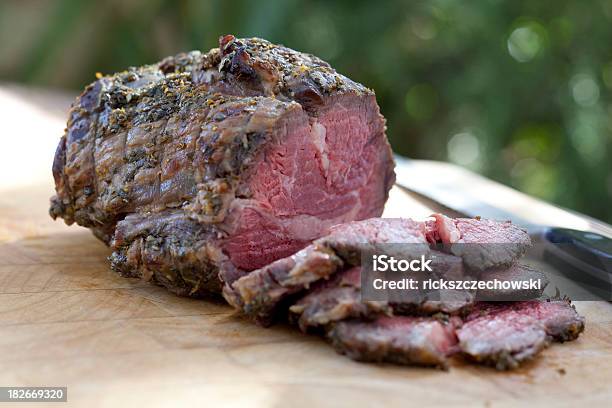 Roast Beef Stockfoto und mehr Bilder von Am Spieß gebraten - Am Spieß gebraten, Blutig, Bratengericht