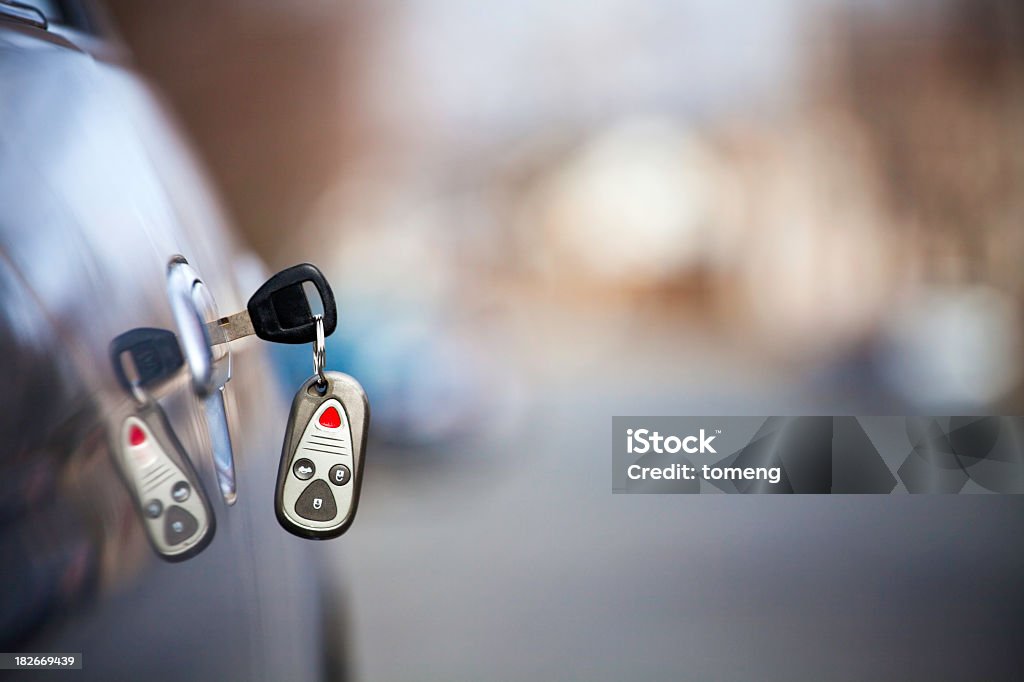 Chave de carro, pendurado na porta com espaço para texto - Foto de stock de Chave de Carro royalty-free