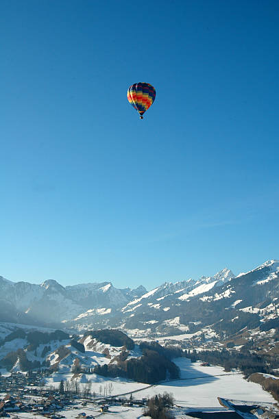 balões de ar quente alpes suíços - traditional festival adventure air air vehicle - fotografias e filmes do acervo