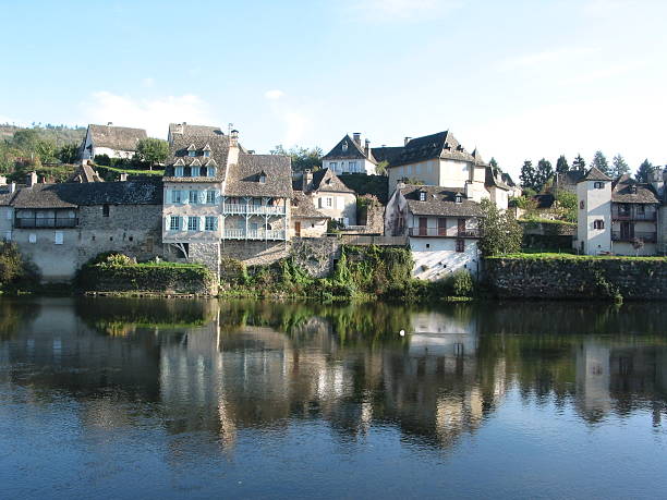 istock old french place 182669997