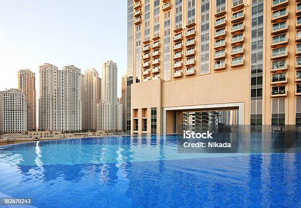 Dubai Piscina - Fotografie stock e altre immagini di Acqua - Acqua, Albergo, Albergo di lusso