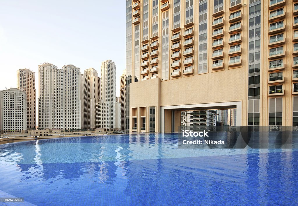 Piscina de Dubai - Foto de stock de Apartamento royalty-free