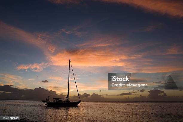 Foto de Pôr Do Sol De Saint Lucia e mais fotos de stock de Iate - Embarcação de lazer - Iate - Embarcação de lazer, Santa Lúcia, Ancorado