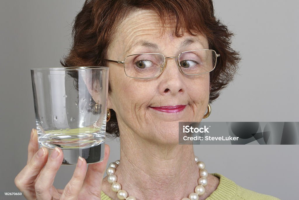 Femme avec verre - Photo de Adulte libre de droits