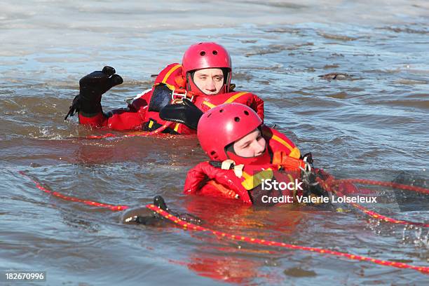 Ice Water Rescuers - Fotografie stock e altre immagini di Salvataggio - Salvataggio, Nuoto, Fiume