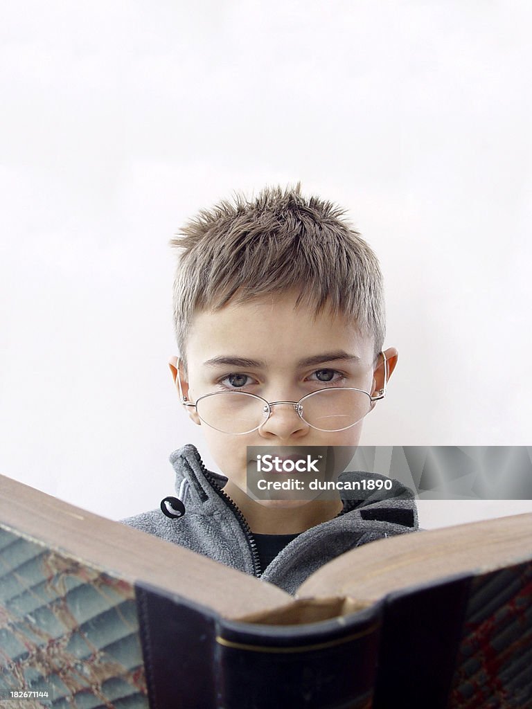 Aktivitäten-Junge Liest - Lizenzfrei Jungen Stock-Foto