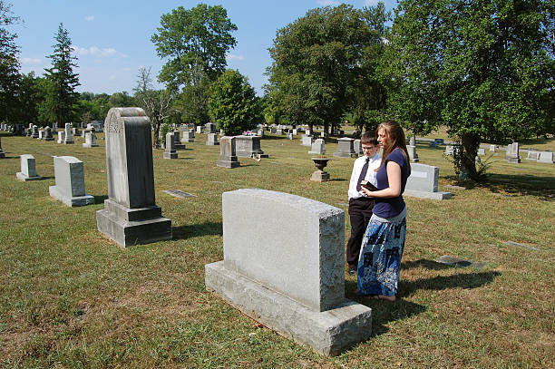 istock Young Ones Mourn their Loss 182671311
