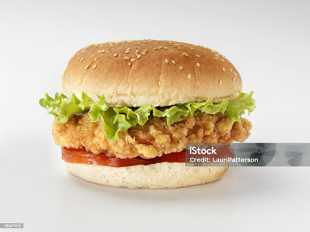 Hambúrguer de frango crocante com alface e tomate - Foto de stock de Burger de Galinha royalty-free